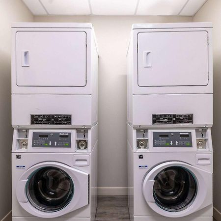 Microtel Inn & Suites Dorval Qc Luaran gambar