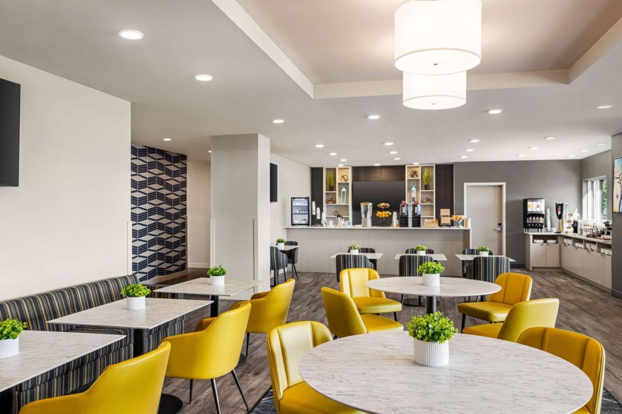 Microtel Inn & Suites Dorval Qc Luaran gambar