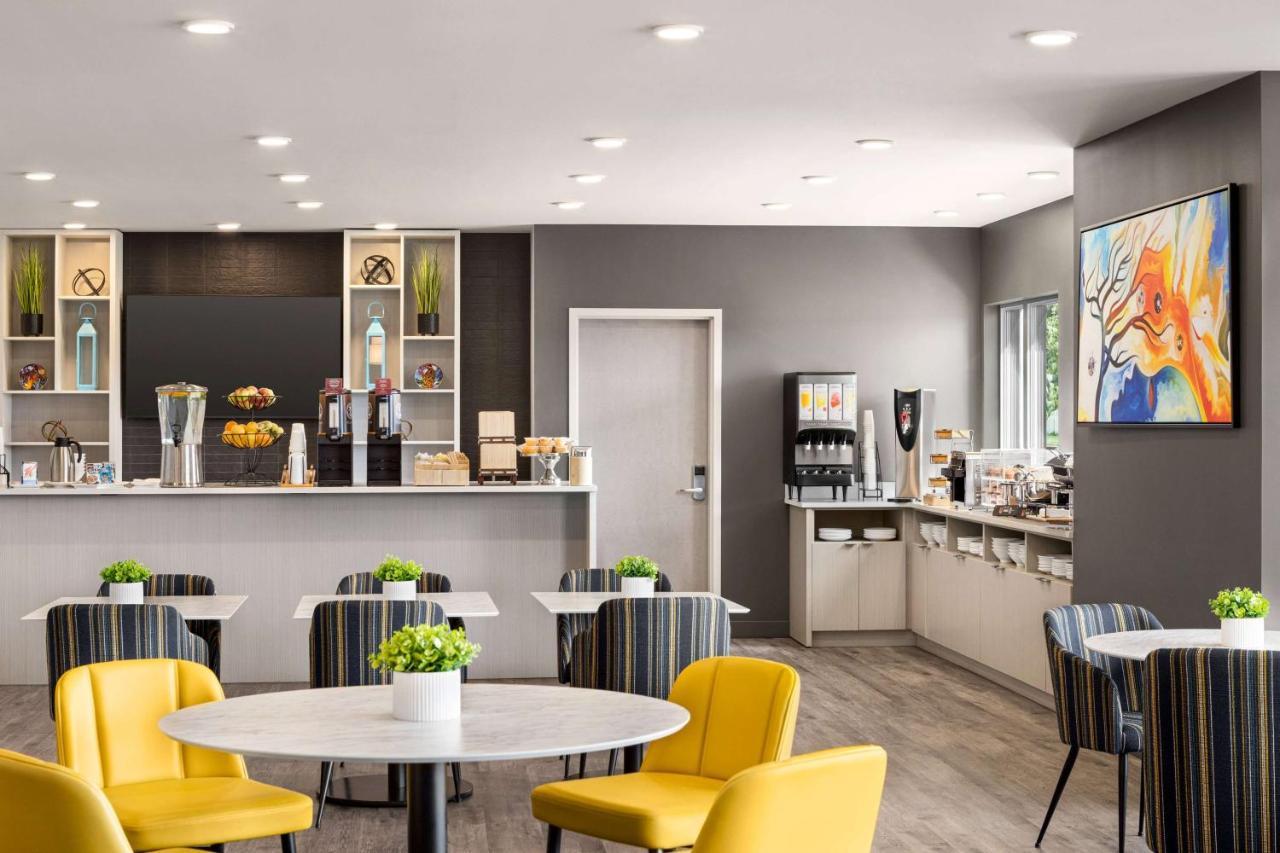 Microtel Inn & Suites Dorval Qc Luaran gambar