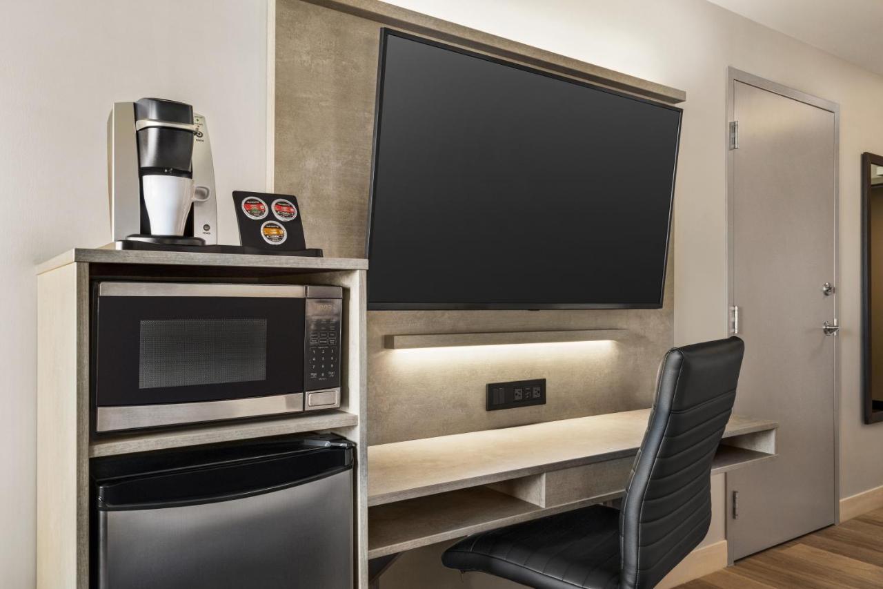 Microtel Inn & Suites Dorval Qc Luaran gambar
