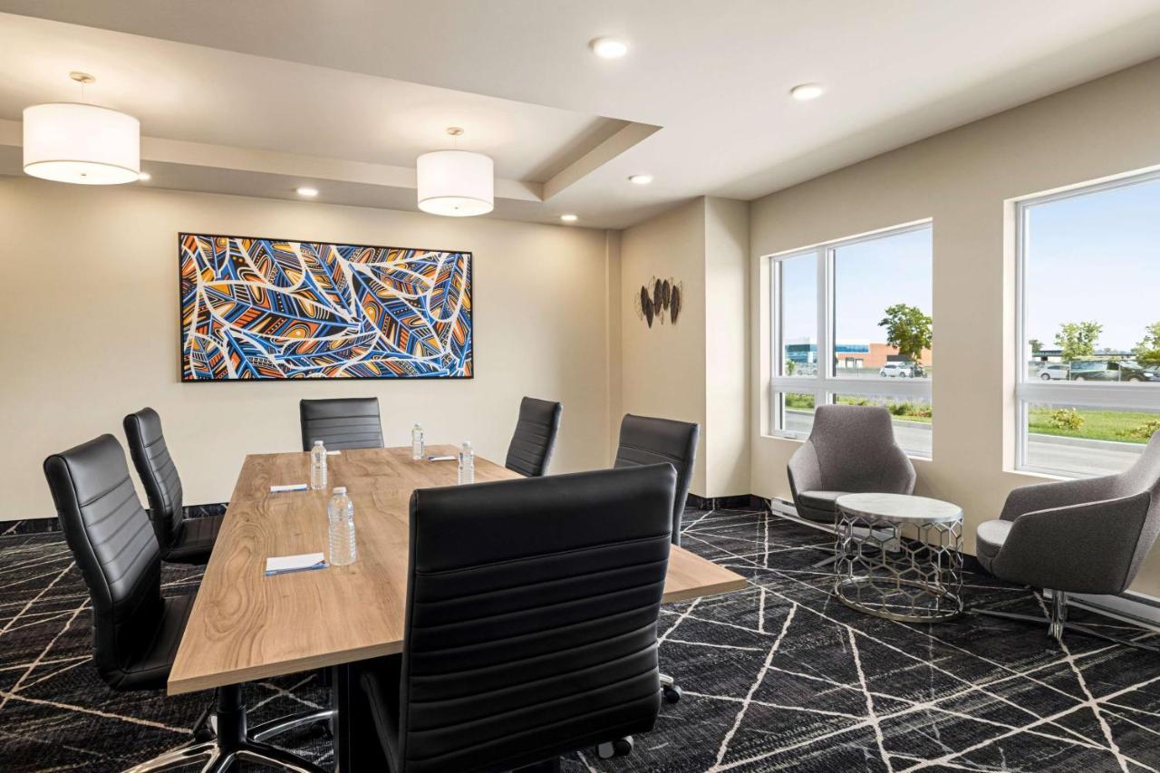 Microtel Inn & Suites Dorval Qc Luaran gambar