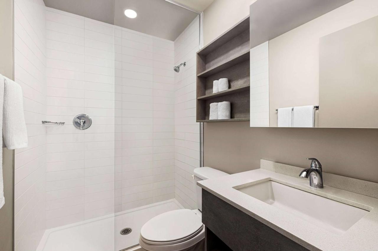 Microtel Inn & Suites Dorval Qc Luaran gambar