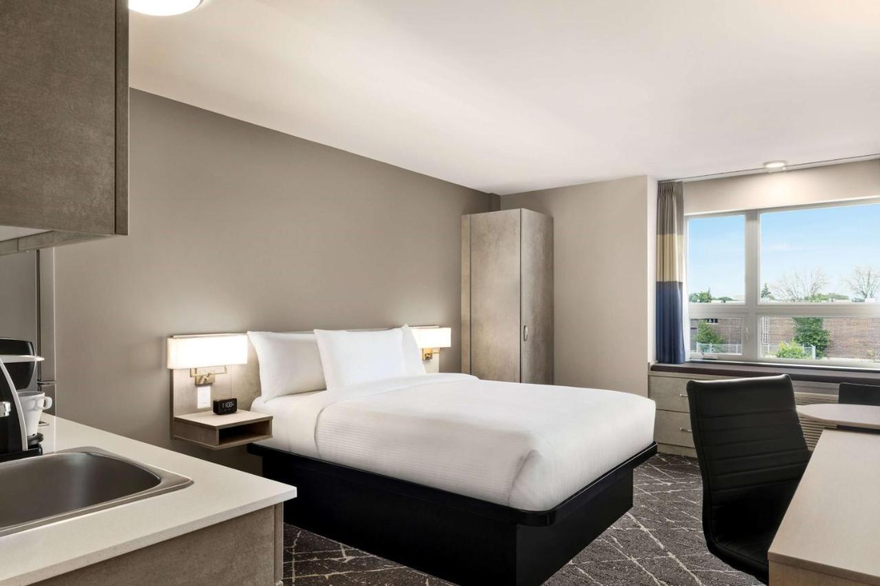 Microtel Inn & Suites Dorval Qc Luaran gambar