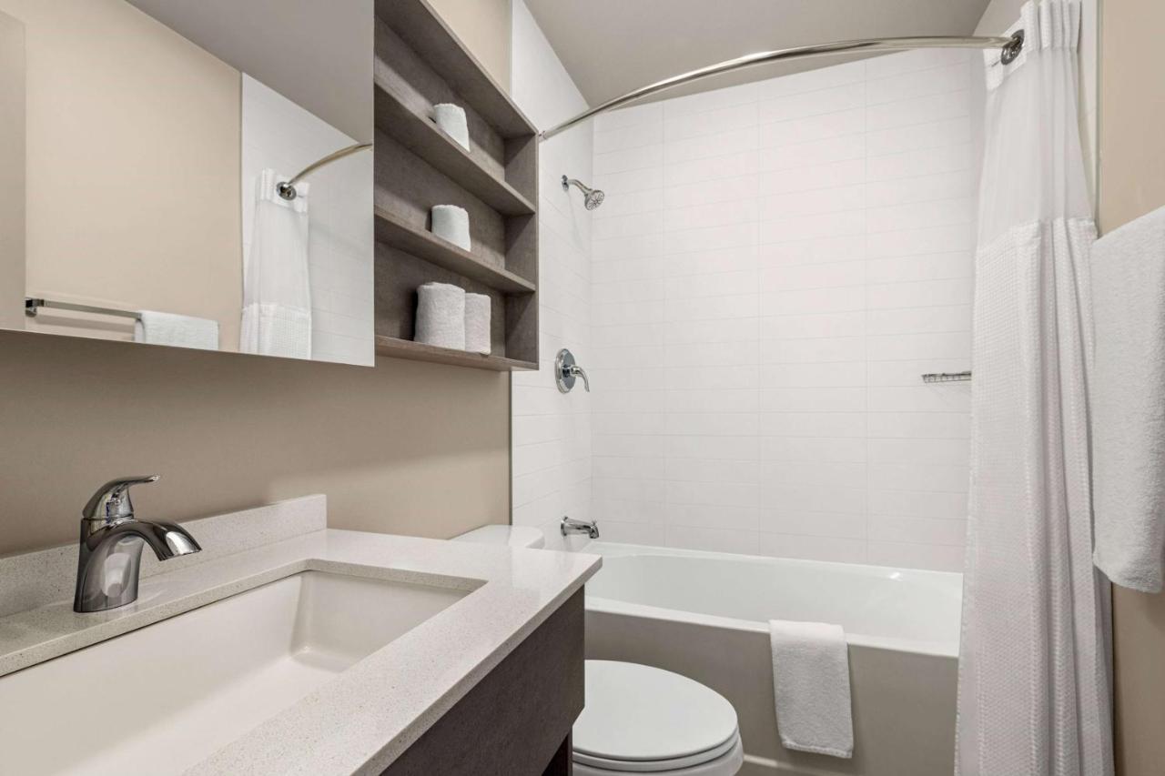 Microtel Inn & Suites Dorval Qc Luaran gambar
