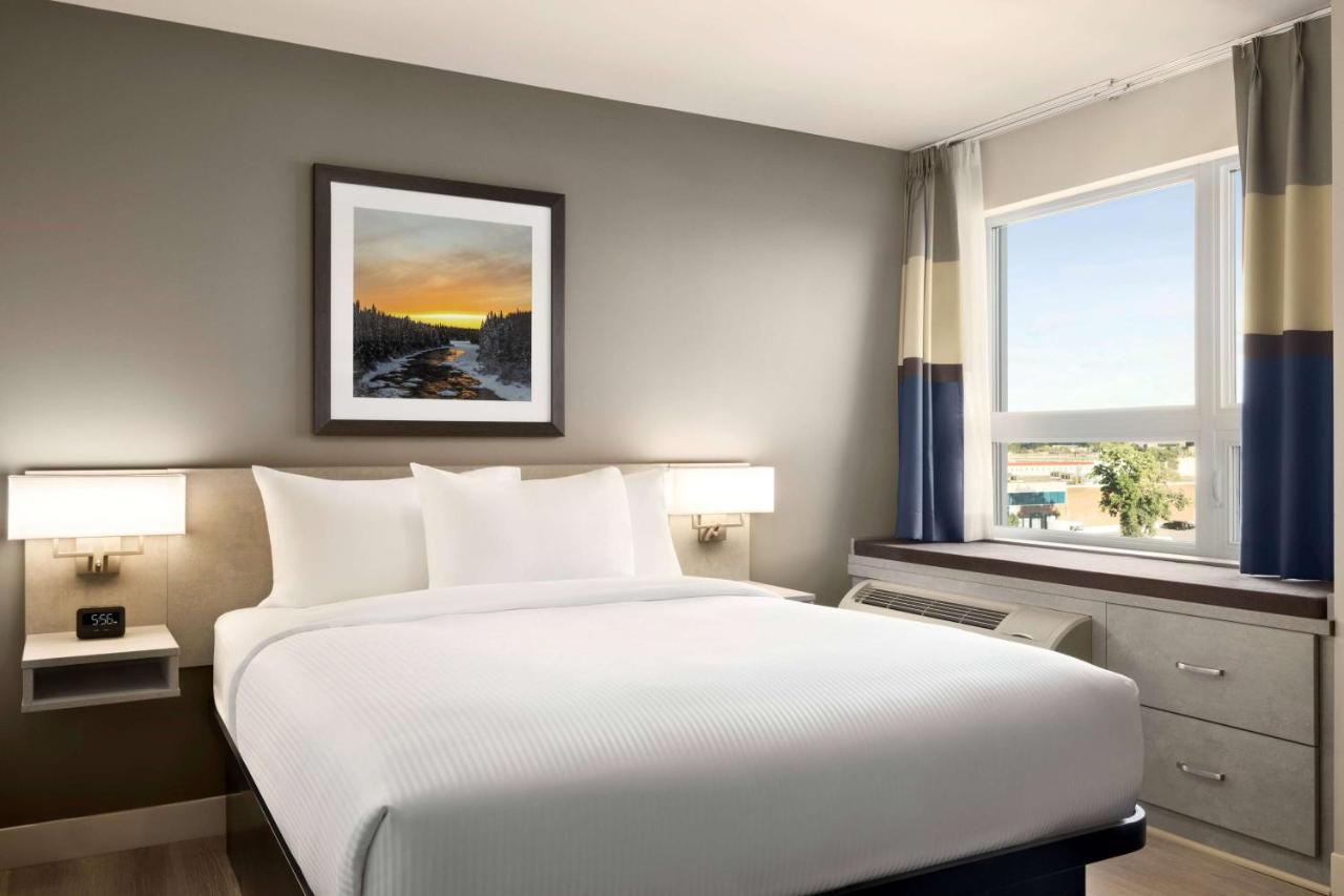 Microtel Inn & Suites Dorval Qc Luaran gambar