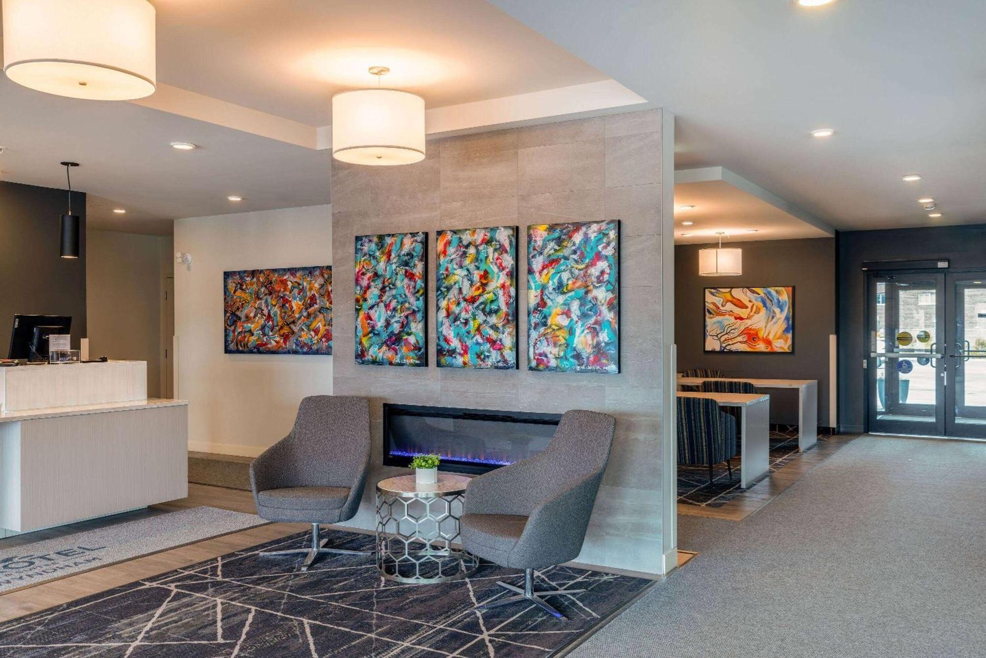 Microtel Inn & Suites Dorval Qc Luaran gambar