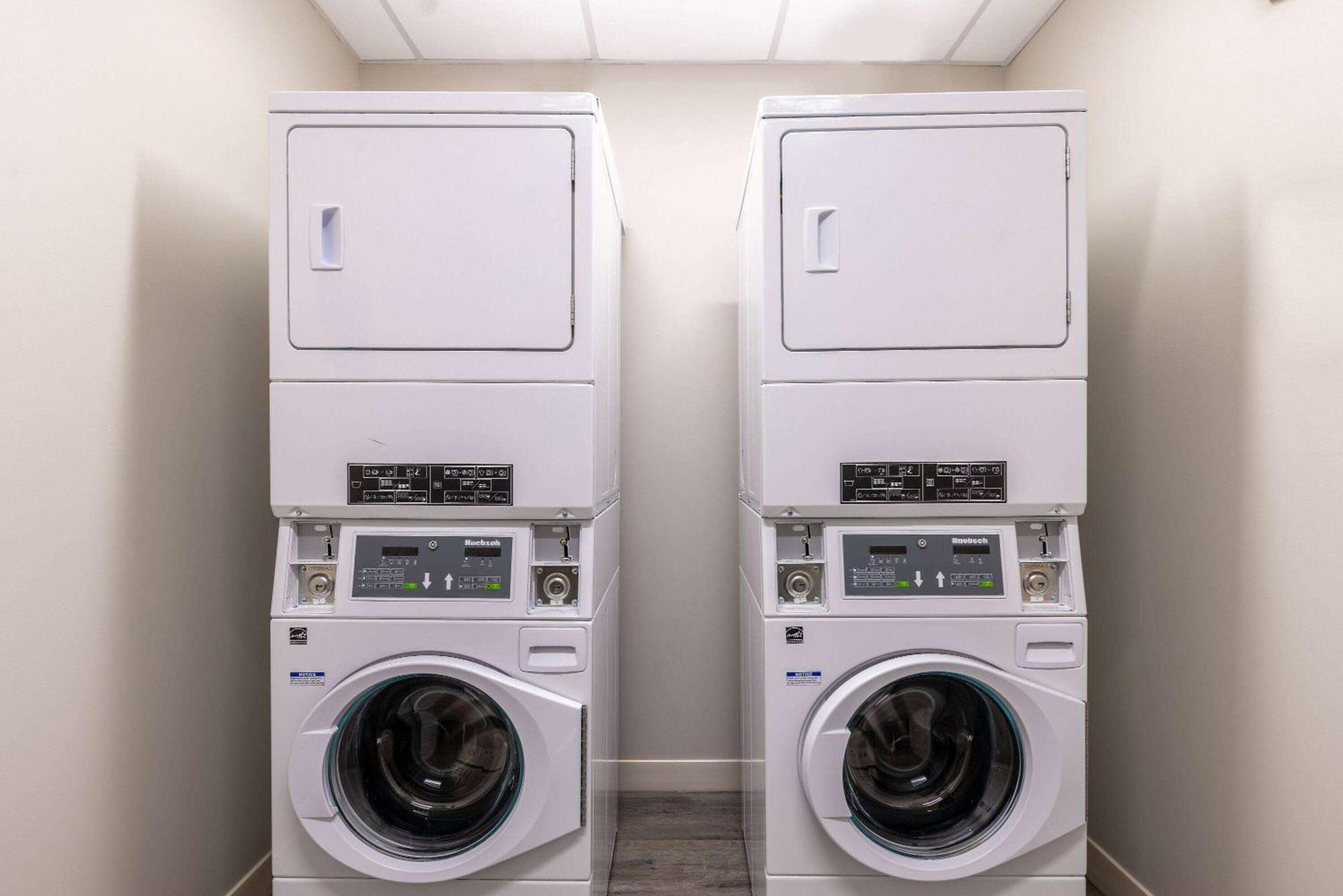 Microtel Inn & Suites Dorval Qc Luaran gambar