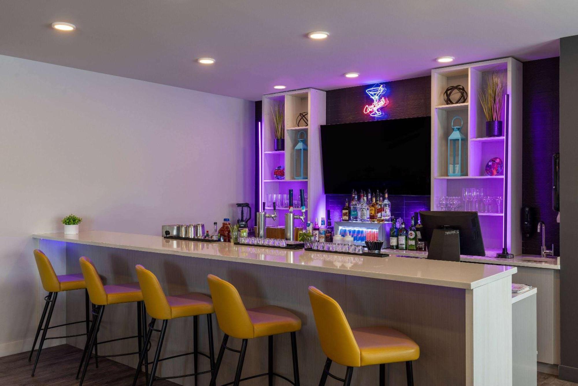 Microtel Inn & Suites Dorval Qc Luaran gambar