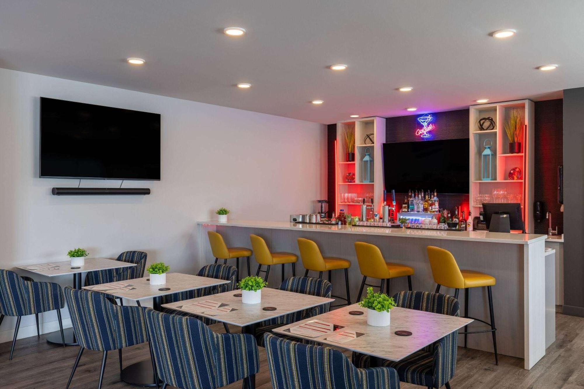 Microtel Inn & Suites Dorval Qc Luaran gambar